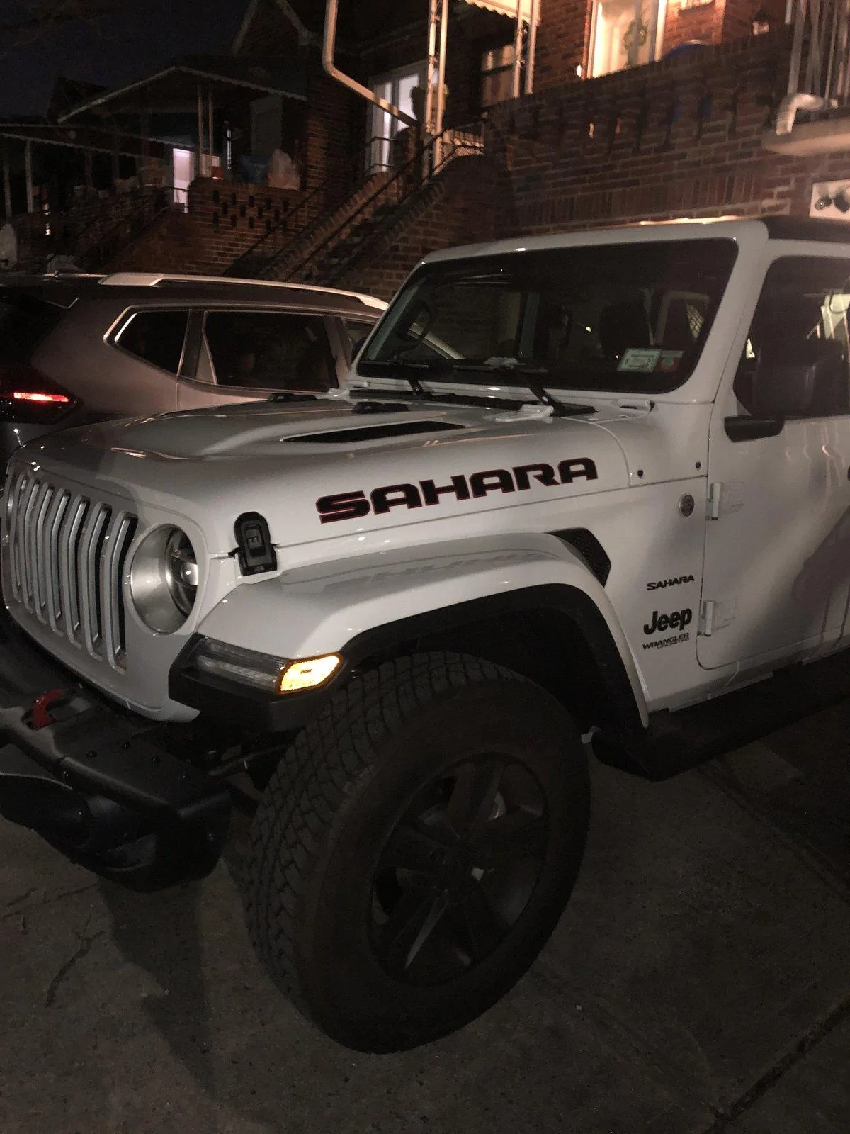 Jeep Gladiator Looking for Bright White Rubicon hood JL/JT 3D709066-F390-4071-9E88-723566042114