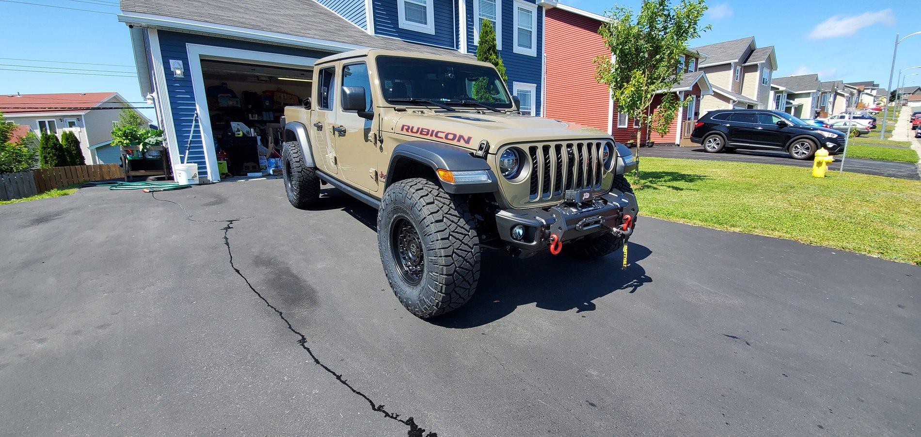 Jeep Gladiator Gator Gladiator 37 Inch Tires NO lift "Yet" 20200806_120051