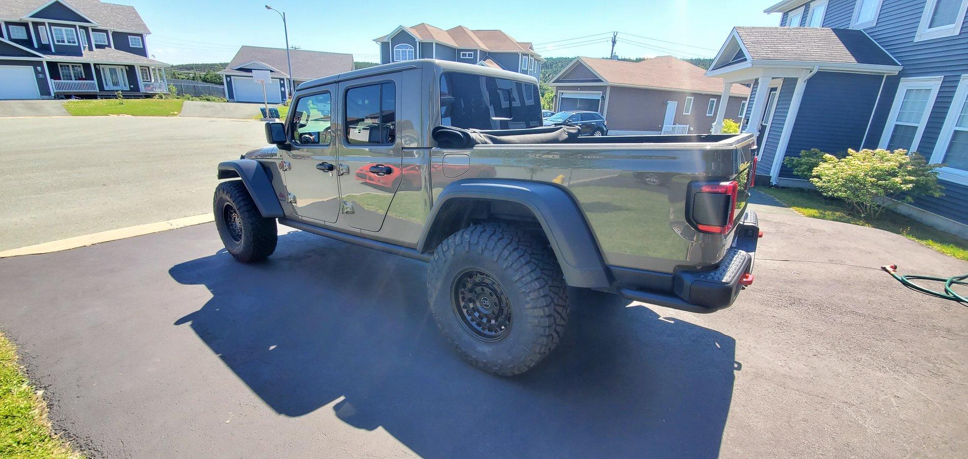 Jeep Gladiator Gator Gladiator 37 Inch Tires NO lift "Yet" 20200806_120022