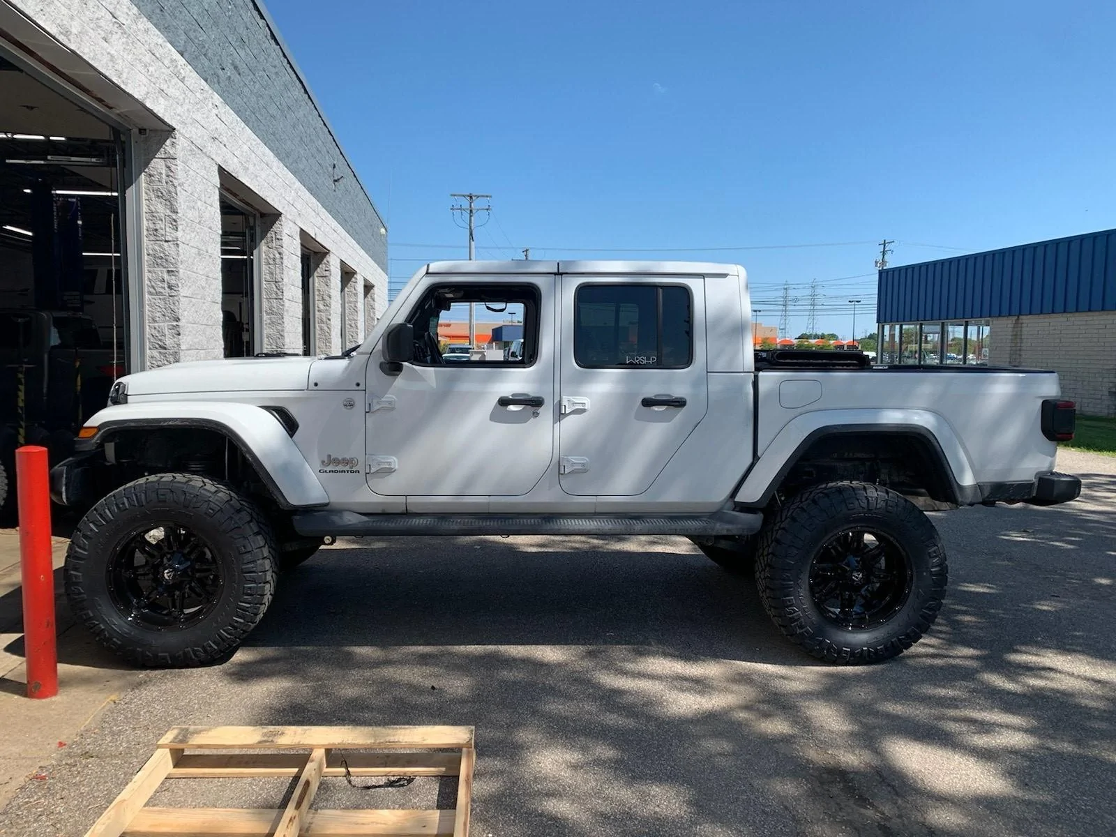 Jeep Gladiator Lets see all those Gladiators with lifts and bigger tires! Gladiator Lift 3