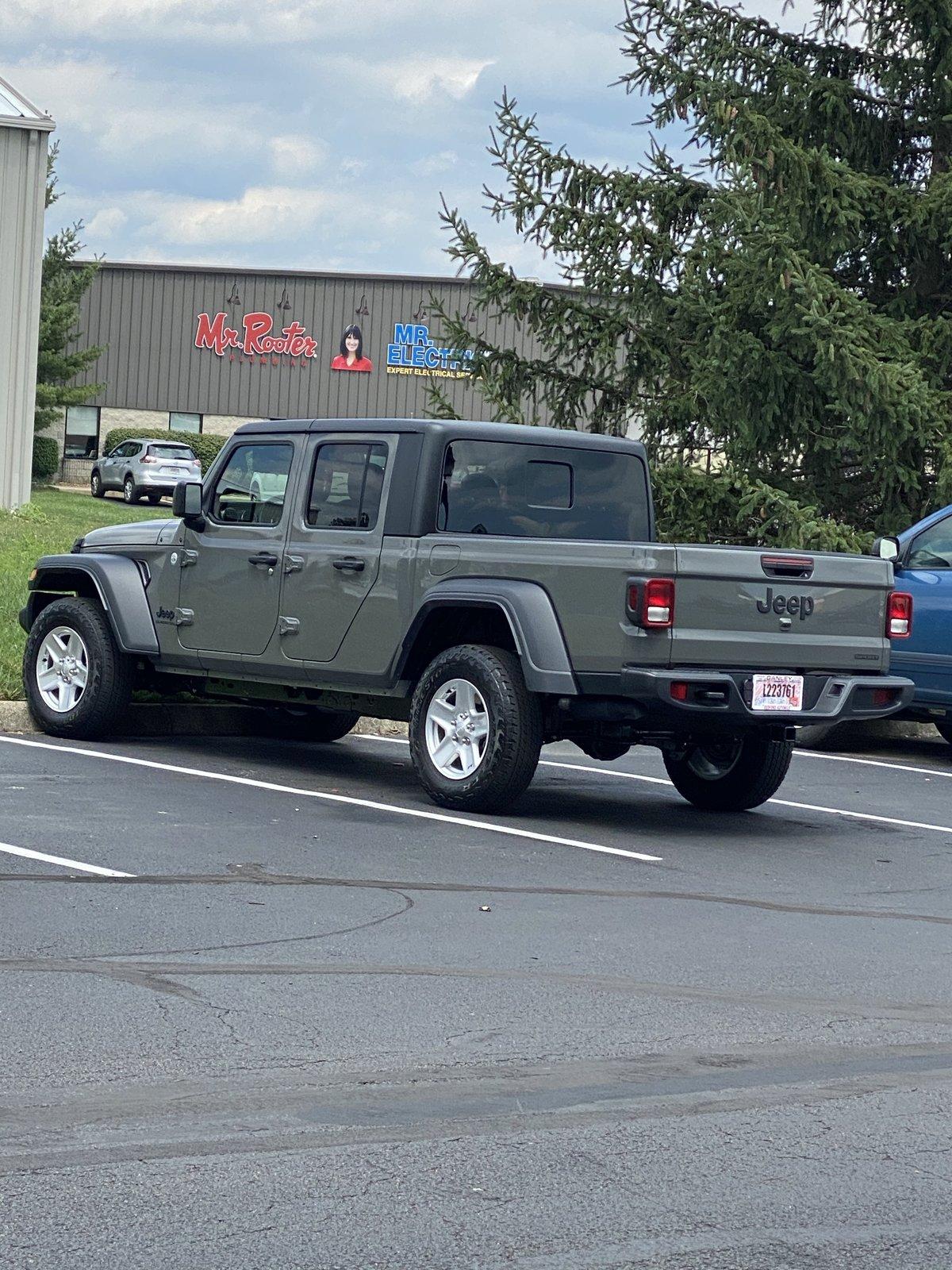 Jeep Gladiator STING GRAY Gladiator JT Club 200151B9-0B5E-4779-9E2F-74CE06FACCFE