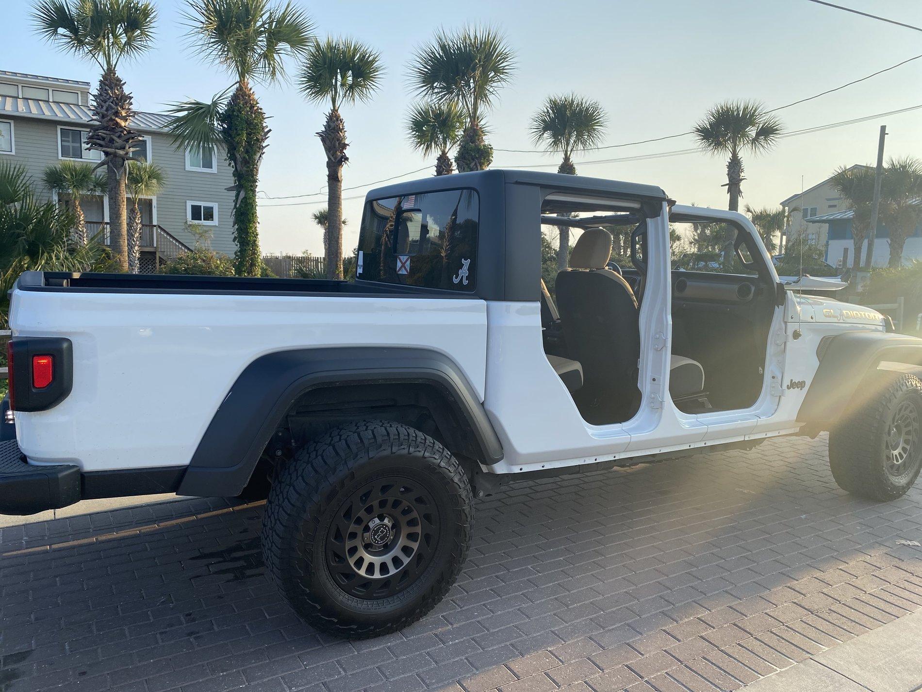 Jeep Gladiator BRIGHT WHITE Gladiator JT Club 53A4CE9E-CCE6-480D-9A6B-6567AE35905E