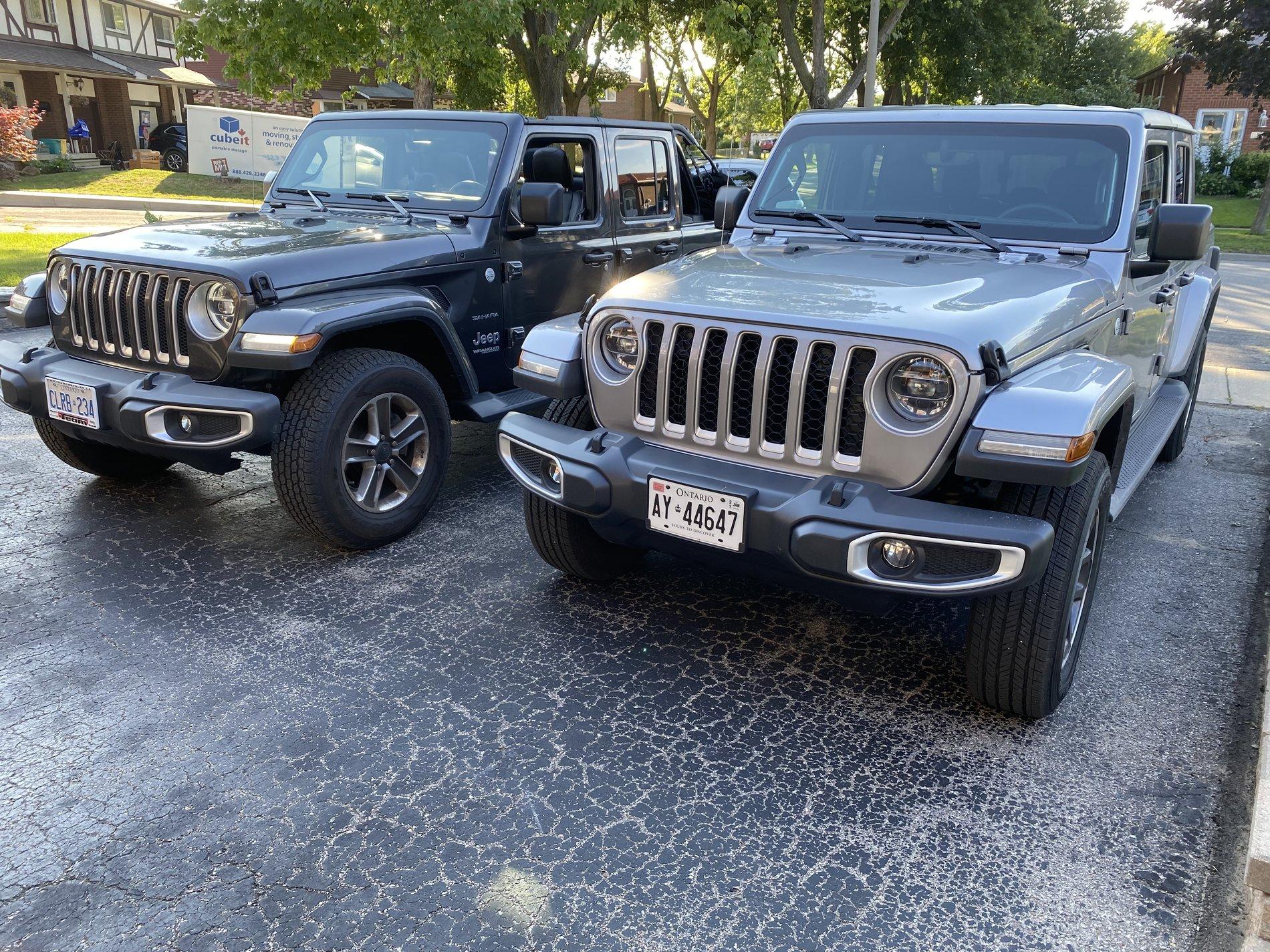 Jeep Gladiator Jeeps Parking Next To Jeeps DAA5954B-3FF5-48F1-A235-68C262DD6483