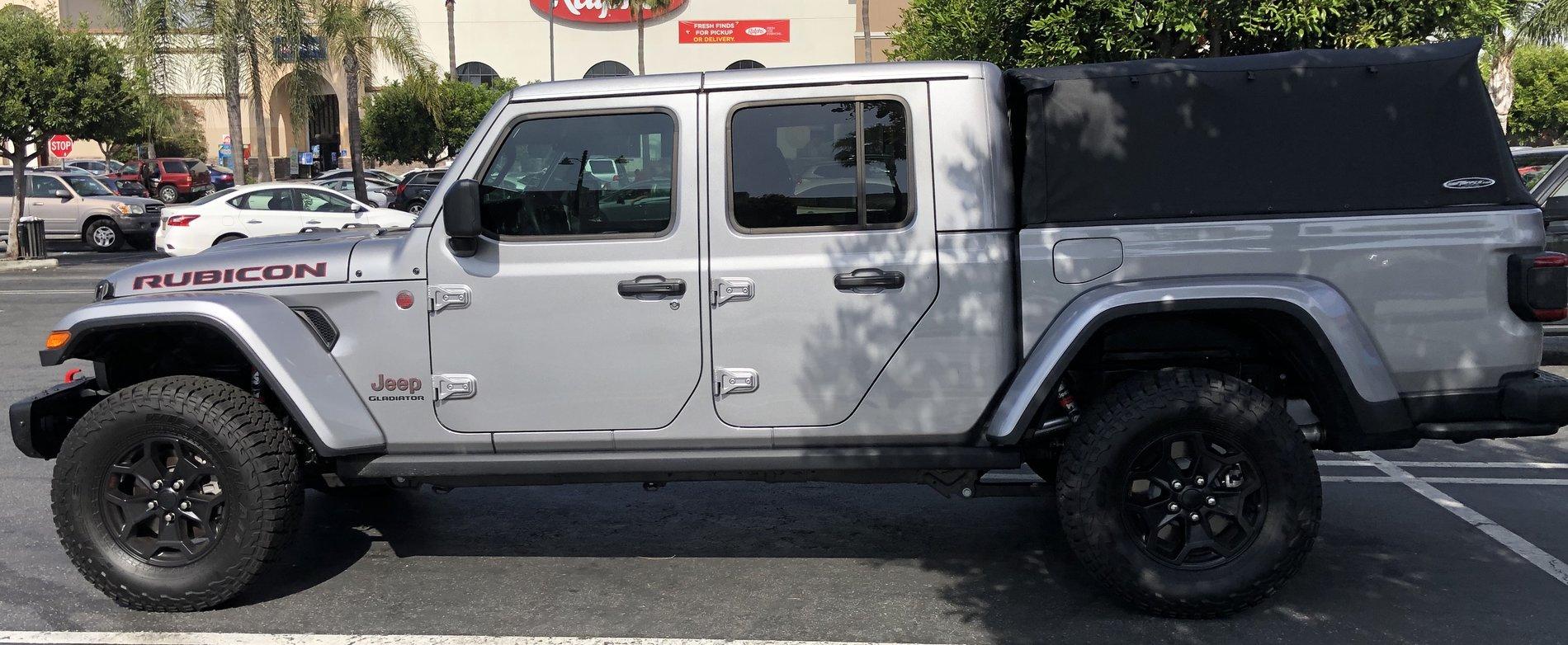 Jeep Gladiator Bestop teaser concept: folding soft cover / shell / topper for Gladiator bed F8606F47-4857-45BA-8DEF-B4EA7BCF7471_1_201_a