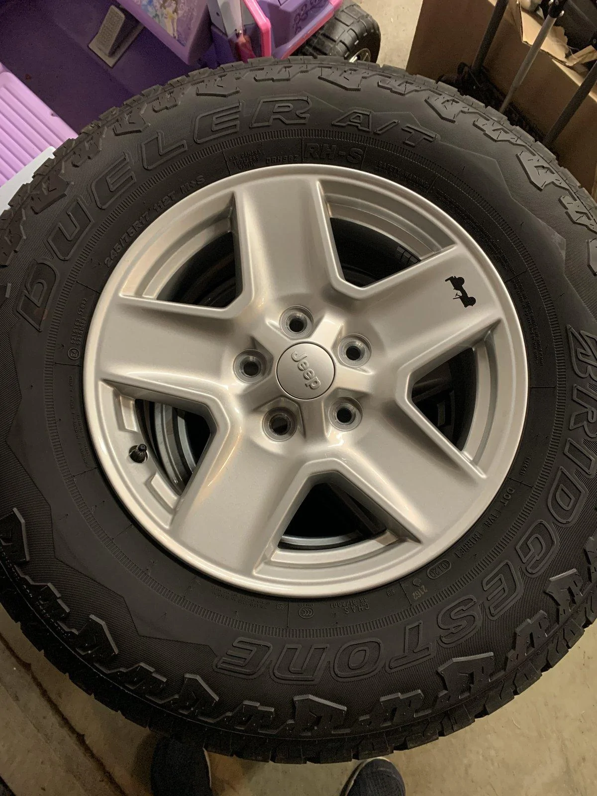 Jeep Gladiator Sport S wheels with A/T Tires $450 91BDC962-2A52-4C8E-91F2-370487EEE6AA