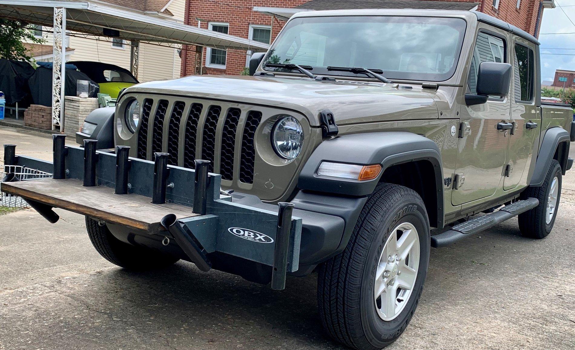 Jeep Gladiator Okay Fisherman, How are YOU transporting your rods? Jeep2