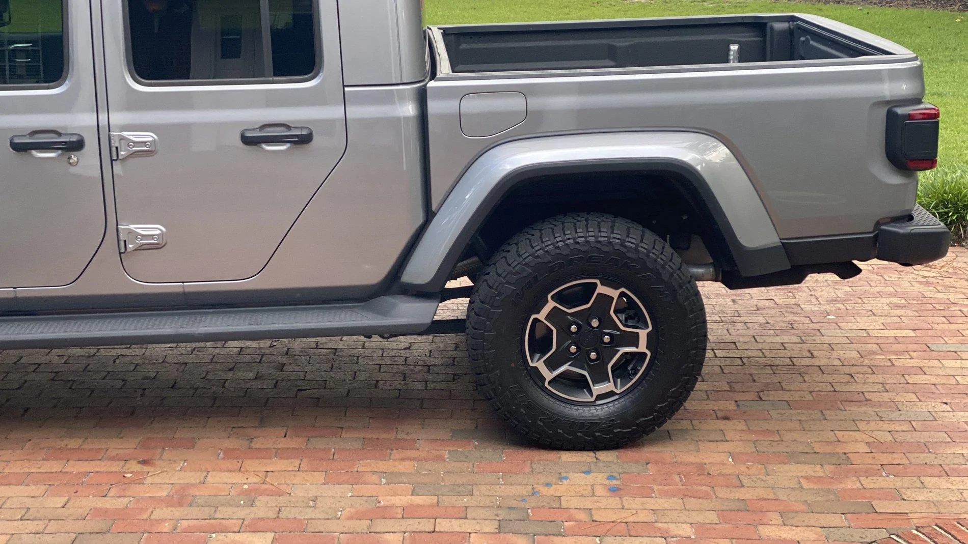 Jeep Gladiator Largest Tire Size With Sport Stock Height? C4A8545B-8A97-4F3F-B920-0F3F904E580B_1_201_a