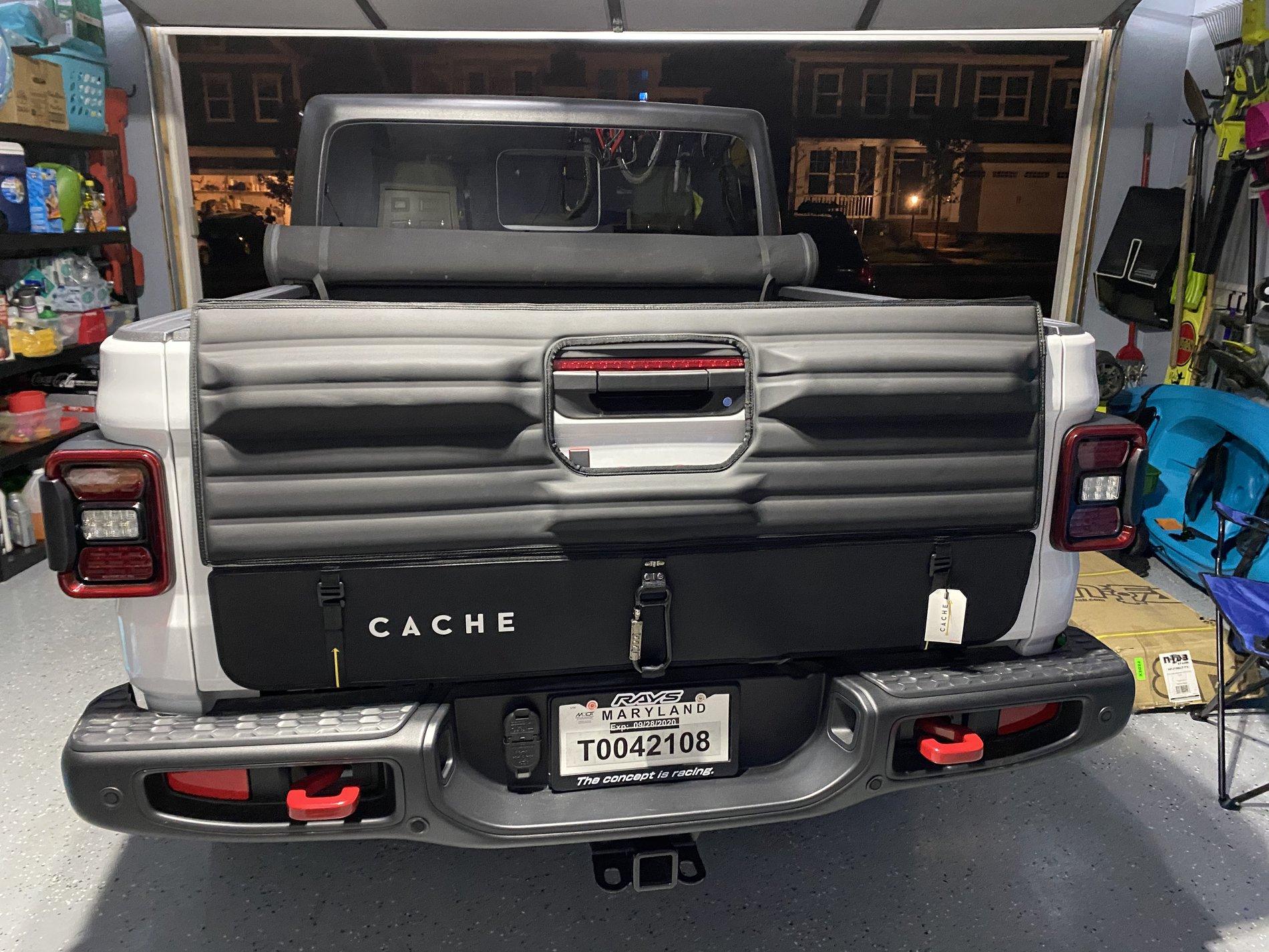 Jeep Gladiator Cache bike tailgate pad FDD9FAA7-D4FC-4B24-A379-584312B9ACDD