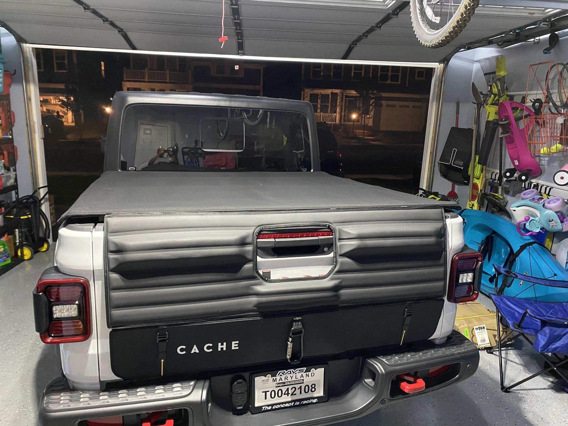 Jeep Gladiator Cache bike tailgate pad C4FCDF28-AC53-4E2B-A5A2-7324C4DADBB7