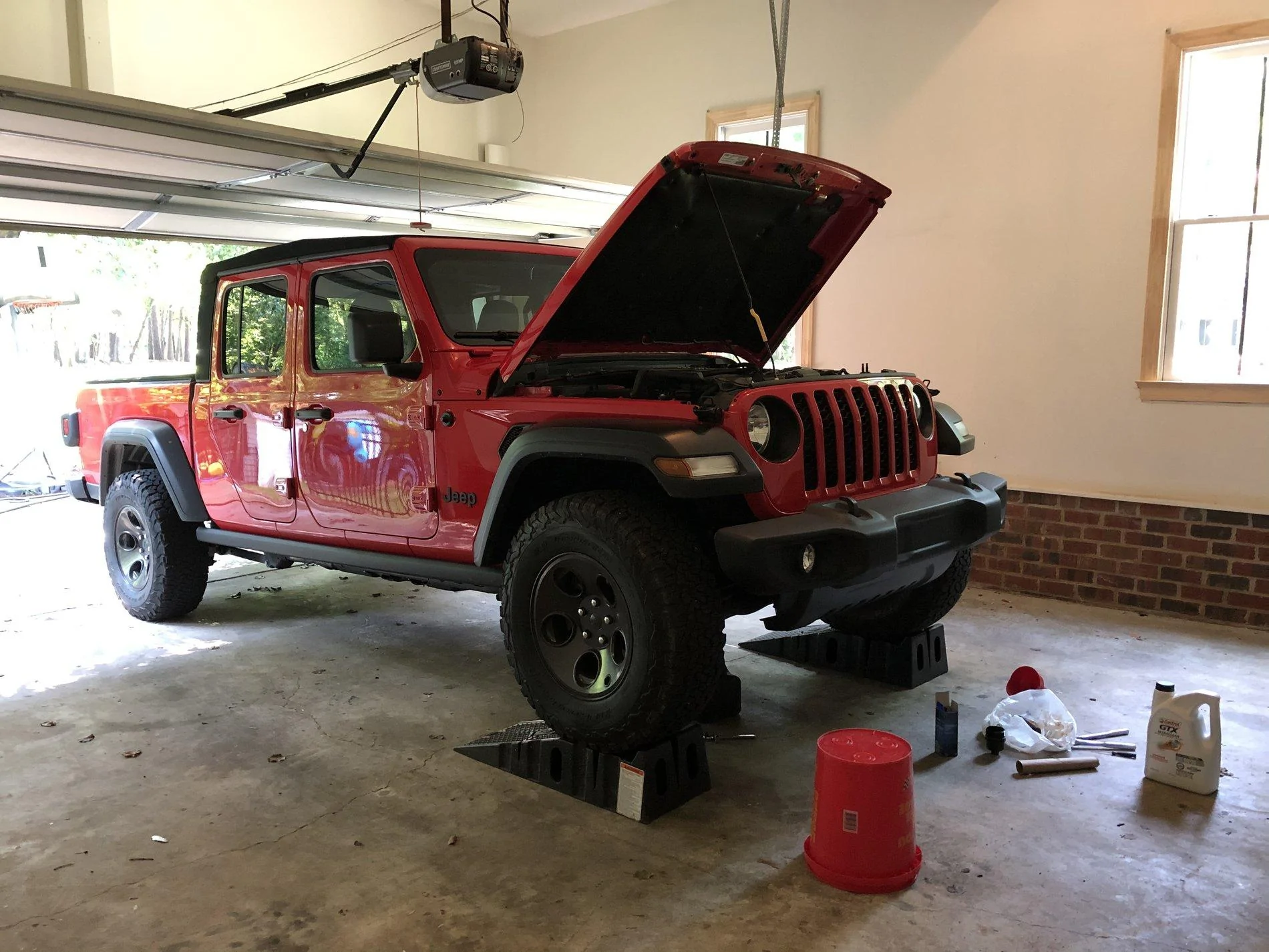 Jeep Gladiator Photo challenge.. Show me your Gladiator in your garage. 96961307-2C90-4542-8EA4-7EBDA9196891
