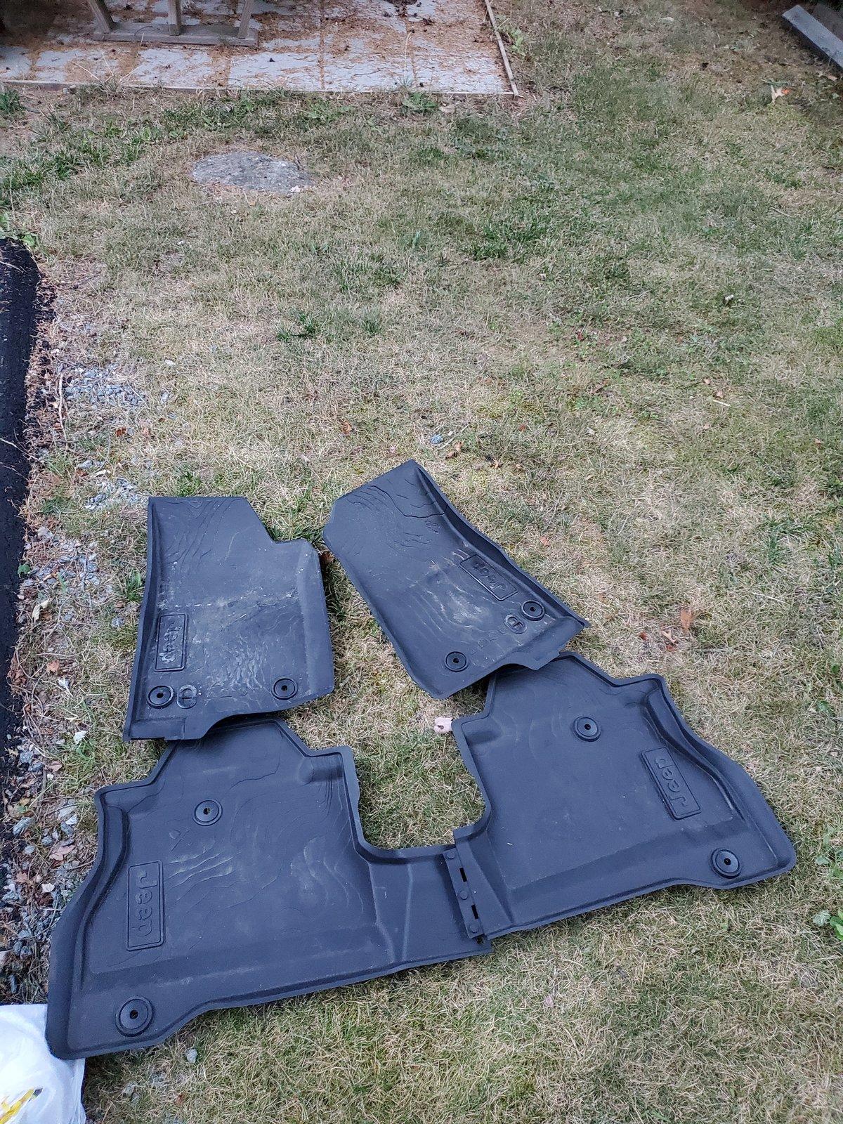 Jeep Gladiator Oem rubber slush mats like new 20200802_192555
