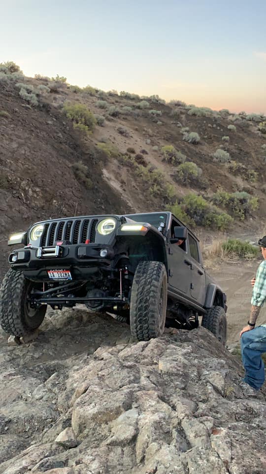 Jeep Gladiator Lost Trail w/ HiCentered (Gladiator Sport & Rubicon) 117339641_10220579303864138_1241137835197469914_n