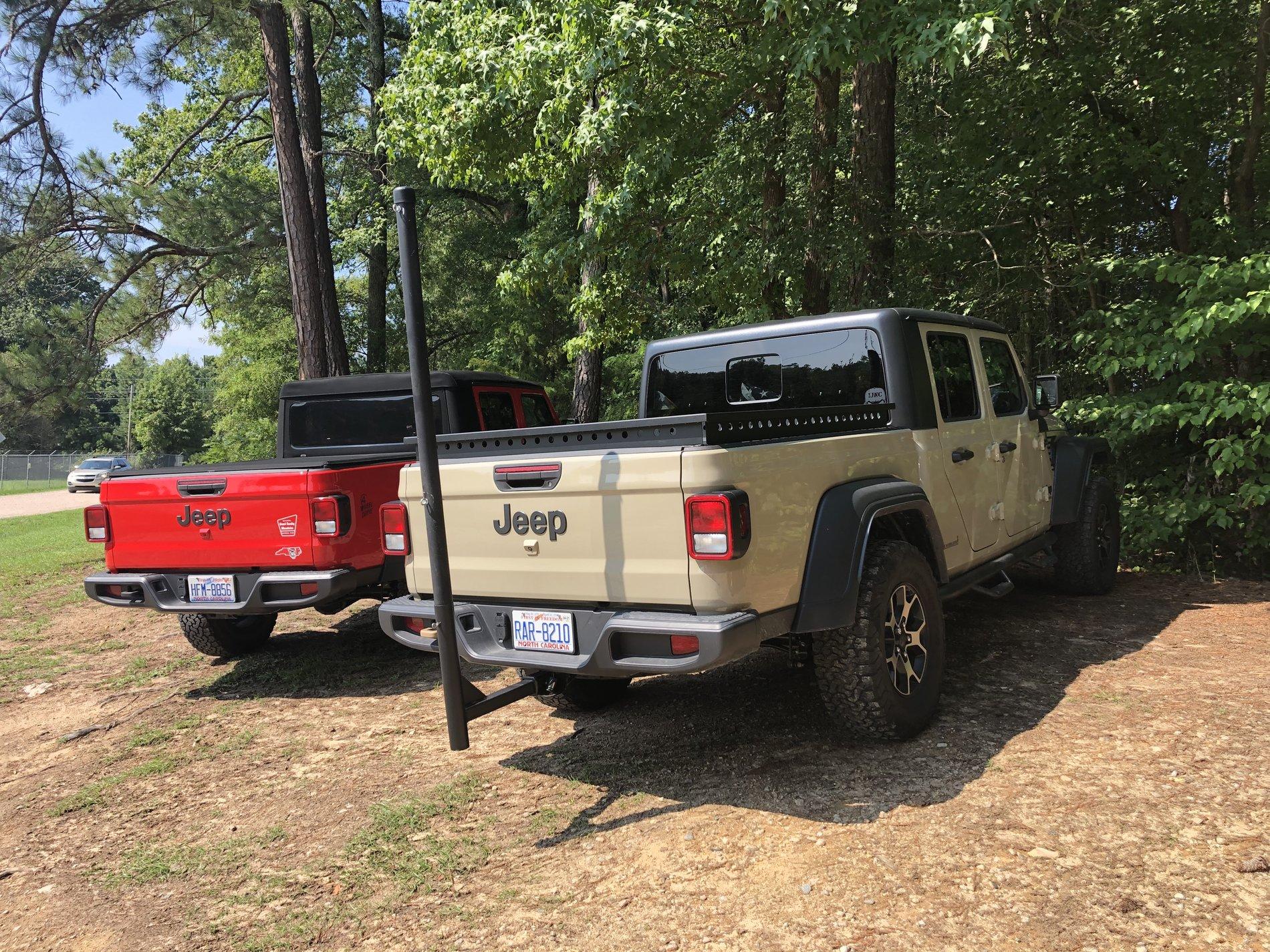 Jeep Gladiator Jeeps Parking Next To Jeeps CE5431B3-EC30-428D-8AE2-F3AC1F0D8440