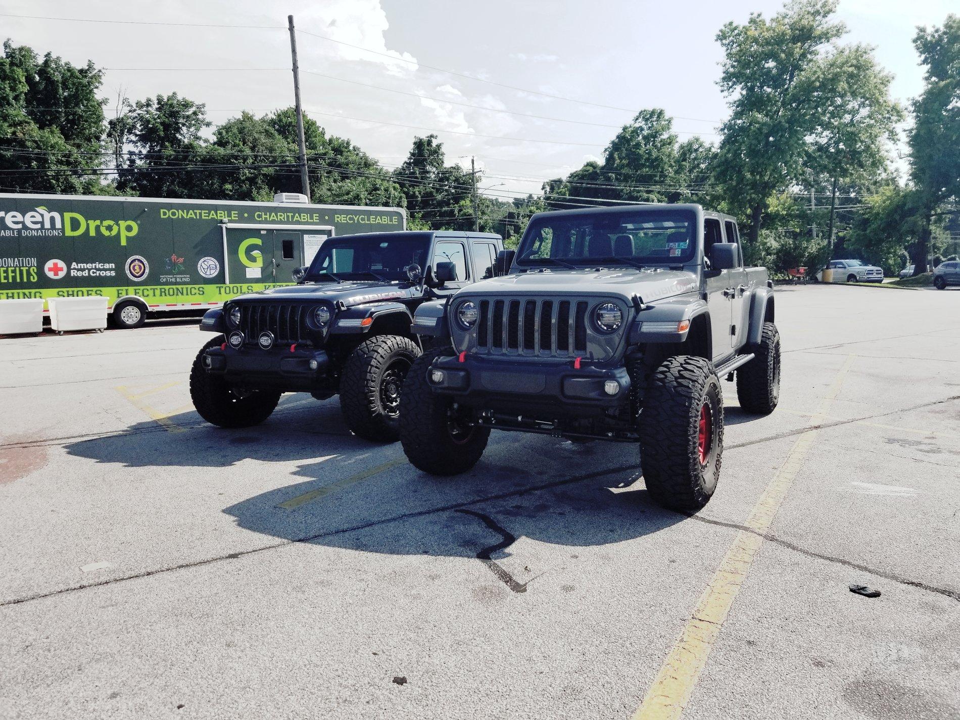 Jeep Gladiator Jeeps Parking Next To Jeeps 20200809_205405