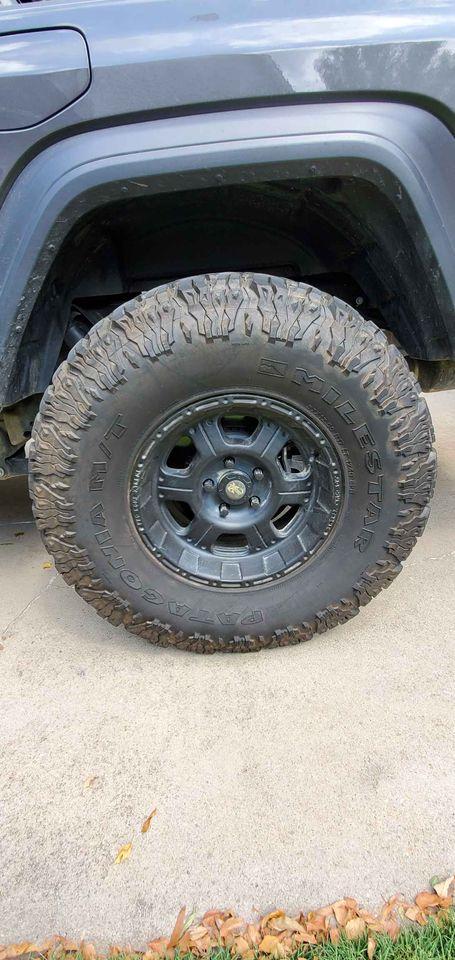 Jeep Gladiator 4 37x12.50x17 milestar patagonias on pro comp extreme matte blackrims 17x9 tires