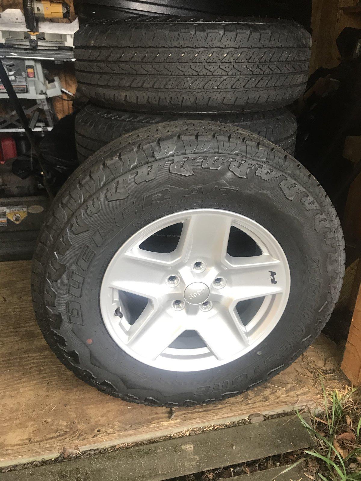 Jeep Gladiator Price drop ($900) Takeoff Wheels from Gladiator Sport S (245-75R17) (330 miles) (DMV - MoCo Maryland) Front on