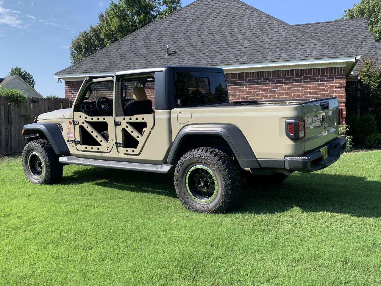 Jeep Gladiator 2020 Jeep Gladiator Sport S - $40,746 Gladiator3