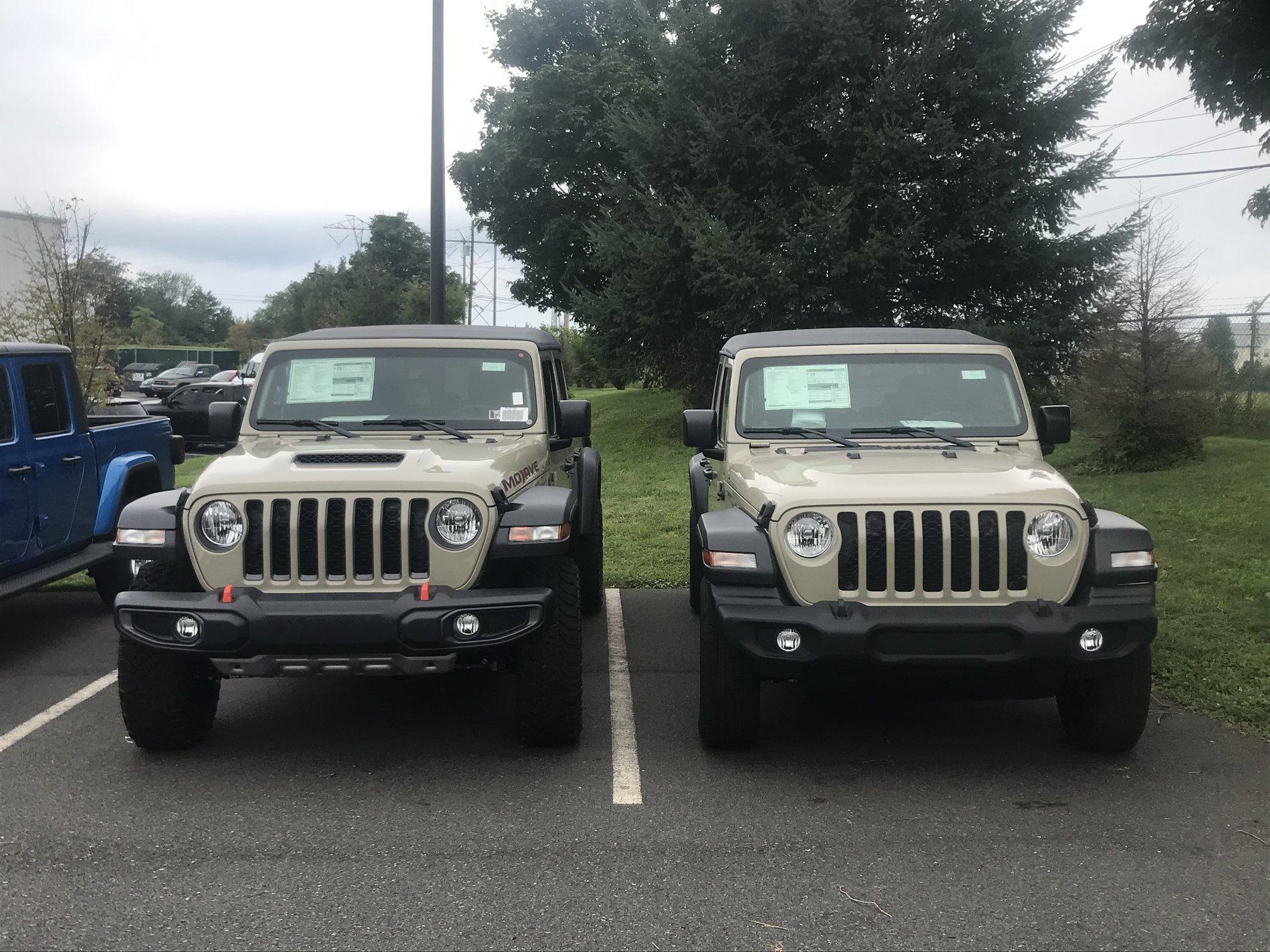Jeep Gladiator Gobi Mojave next to Gobi Sport side by side comparison look 072A4024-F5E1-4A18-8098-23FD378DABE1
