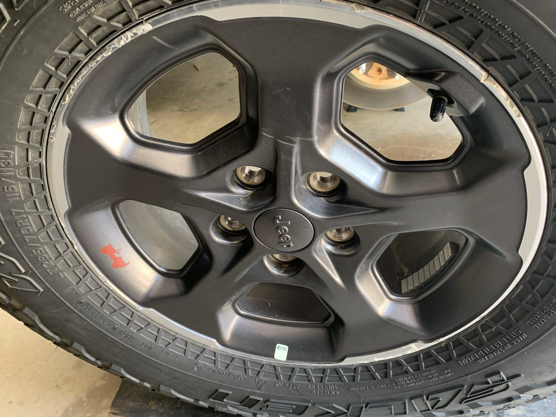 Jeep Gladiator Spare tire- steel wheel DB45760A-D62C-43E4-BE1B-88E8B3585DB3