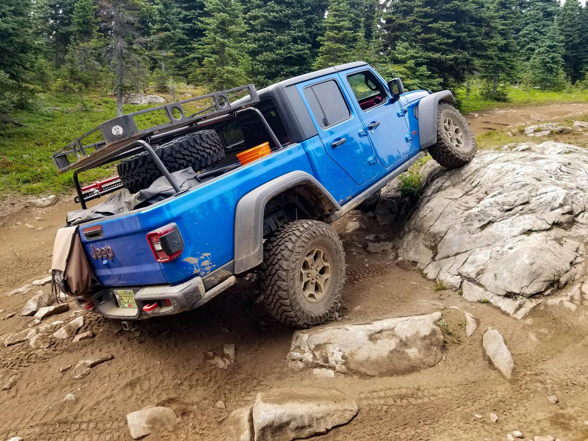 Jeep Gladiator HYDRO BLUE PEARL Gladiator JT Club received_330379048371823