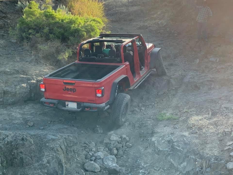 Jeep Gladiator show me your max tow. 117528832_10220579299664033_1804526905812820749_n
