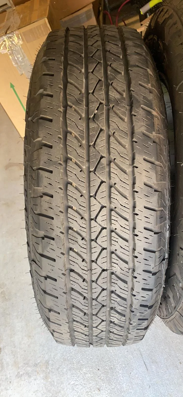 Jeep Gladiator Gladiator Sport S wheels and tires 24FBB0AB-9BF4-4E40-AAFC-AD36D512D0D9