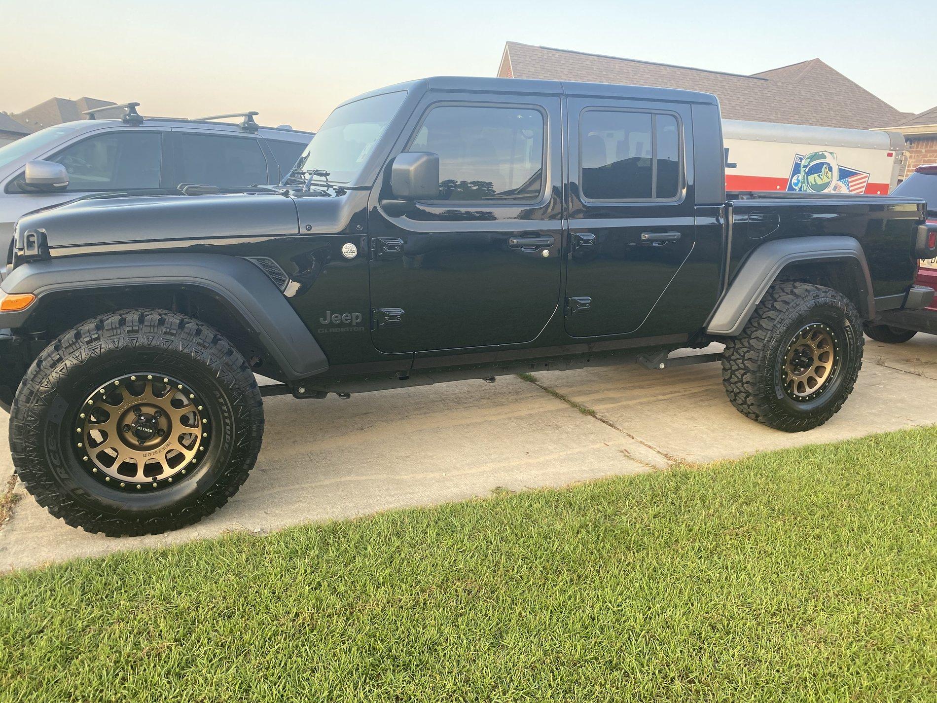 Jeep Gladiator Pictures of 33s and 35s 6D9E4C14-AC18-49D9-A844-E0747B090E16