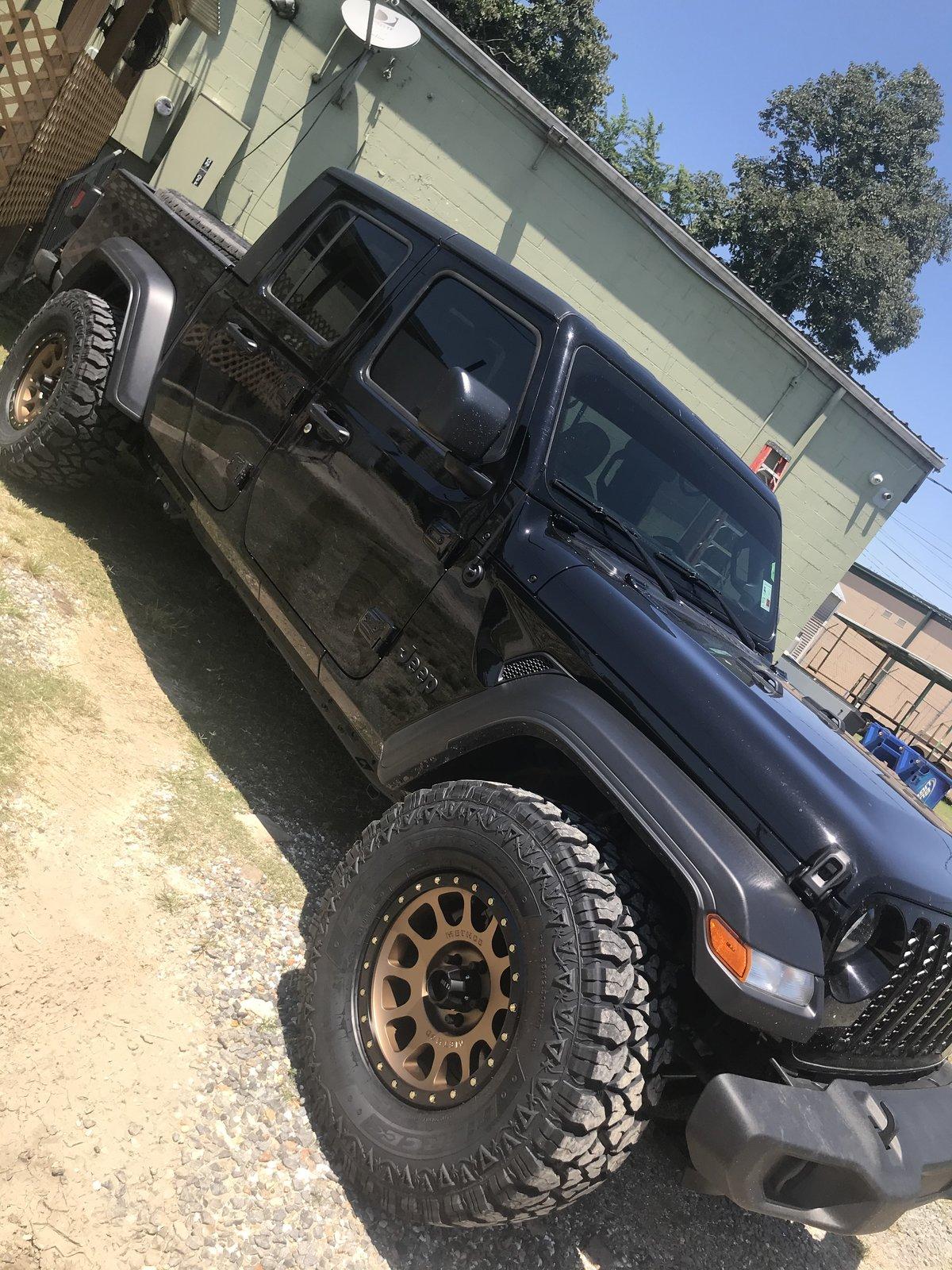 Jeep Gladiator Pictures of 33s and 35s 91E08BDA-5A4B-4C57-B3F1-34EDA359633D