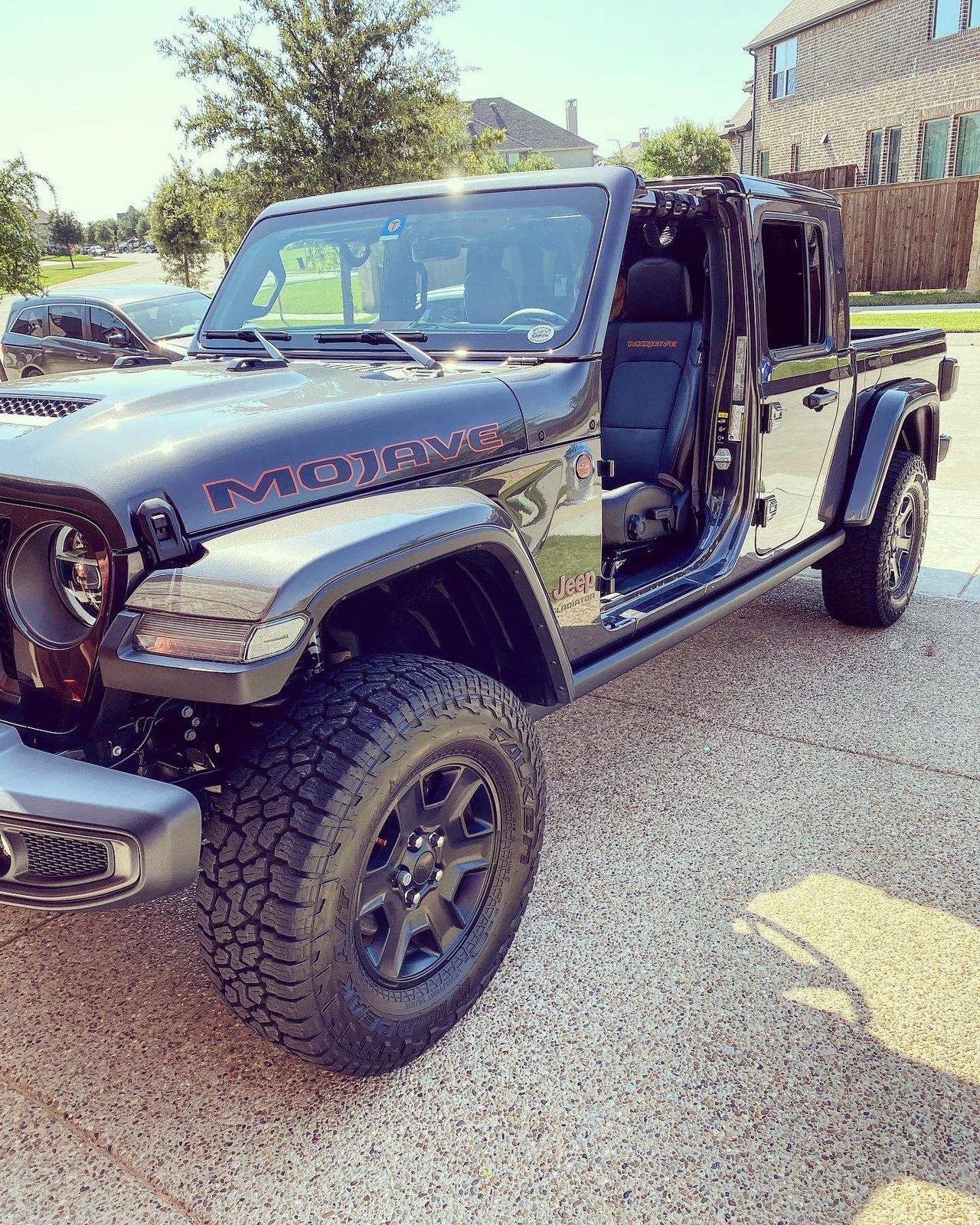 Jeep Gladiator MOJAVE Edition Gladiator JT Club Doors.JPG