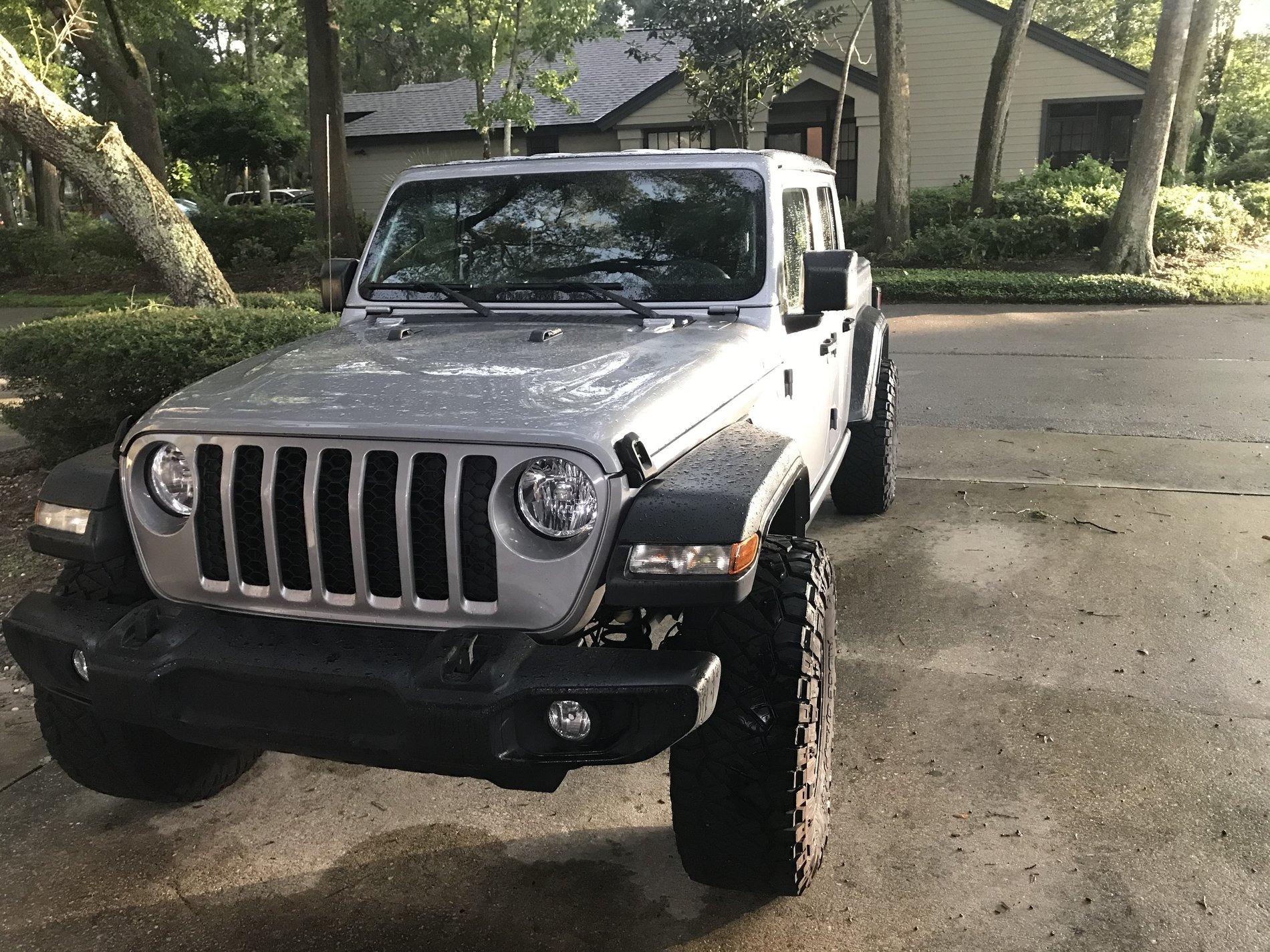 Jeep Gladiator show me your max tow. 31981503-0B98-4AEF-B966-586D95572F32