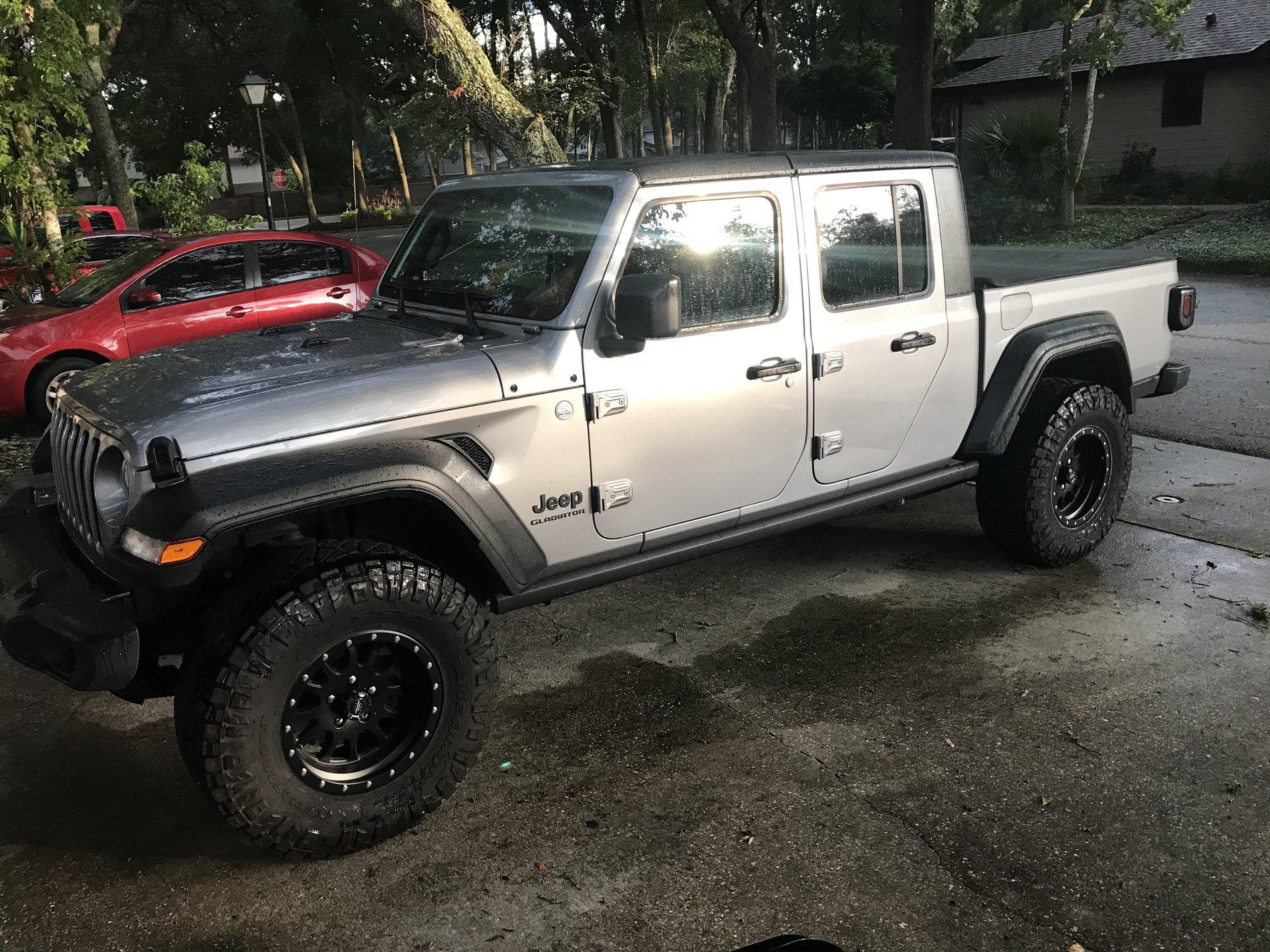 Jeep Gladiator show me your max tow. 6BDF94F4-2F40-4484-8FC8-25CA4A3988BB