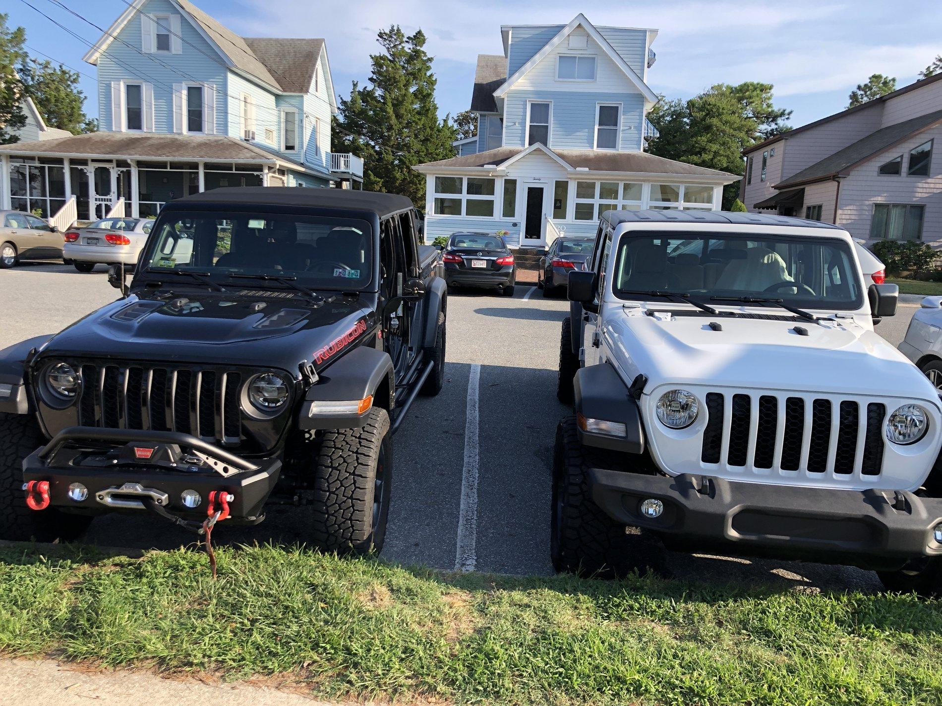 Jeep Gladiator Jeeps Parking Next To Jeeps 0D111F2A-98C2-43B7-AFDE-B2DBE0DE84C6