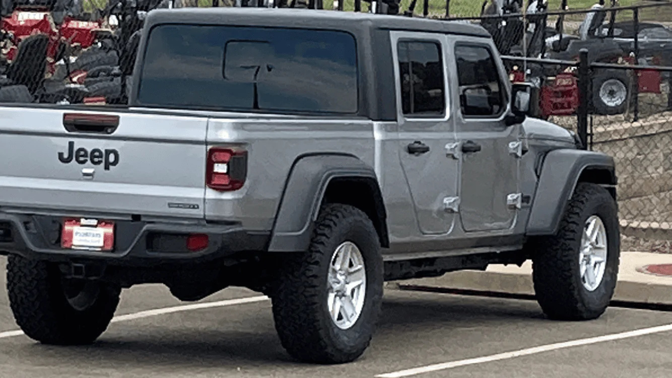 Jeep Gladiator Let's see 'em - Larger tires on Sport S wheels 457B10E0-E9C1-4D70-9FDB-9C8B97D2C21A