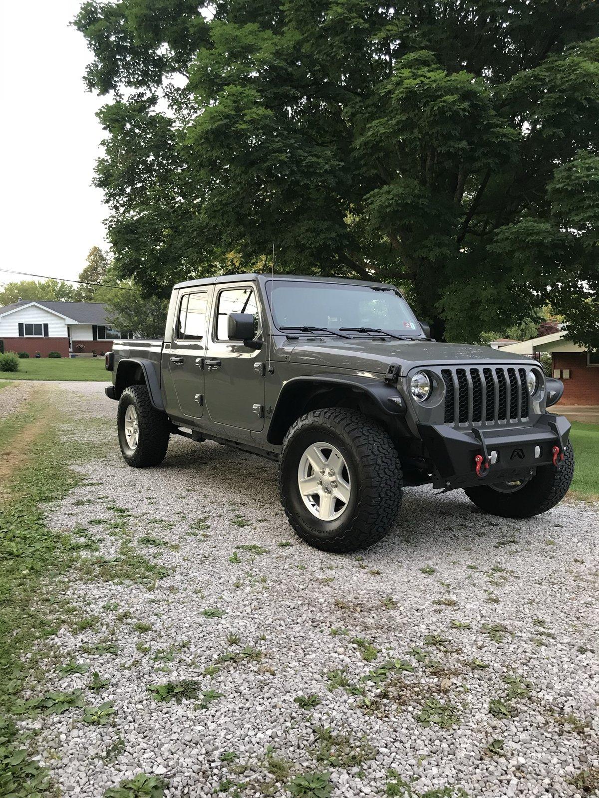 Jeep Gladiator Let's see 'em - Larger tires on Sport S wheels A222D74F-98CC-4B6B-B252-A4E8D00913C5