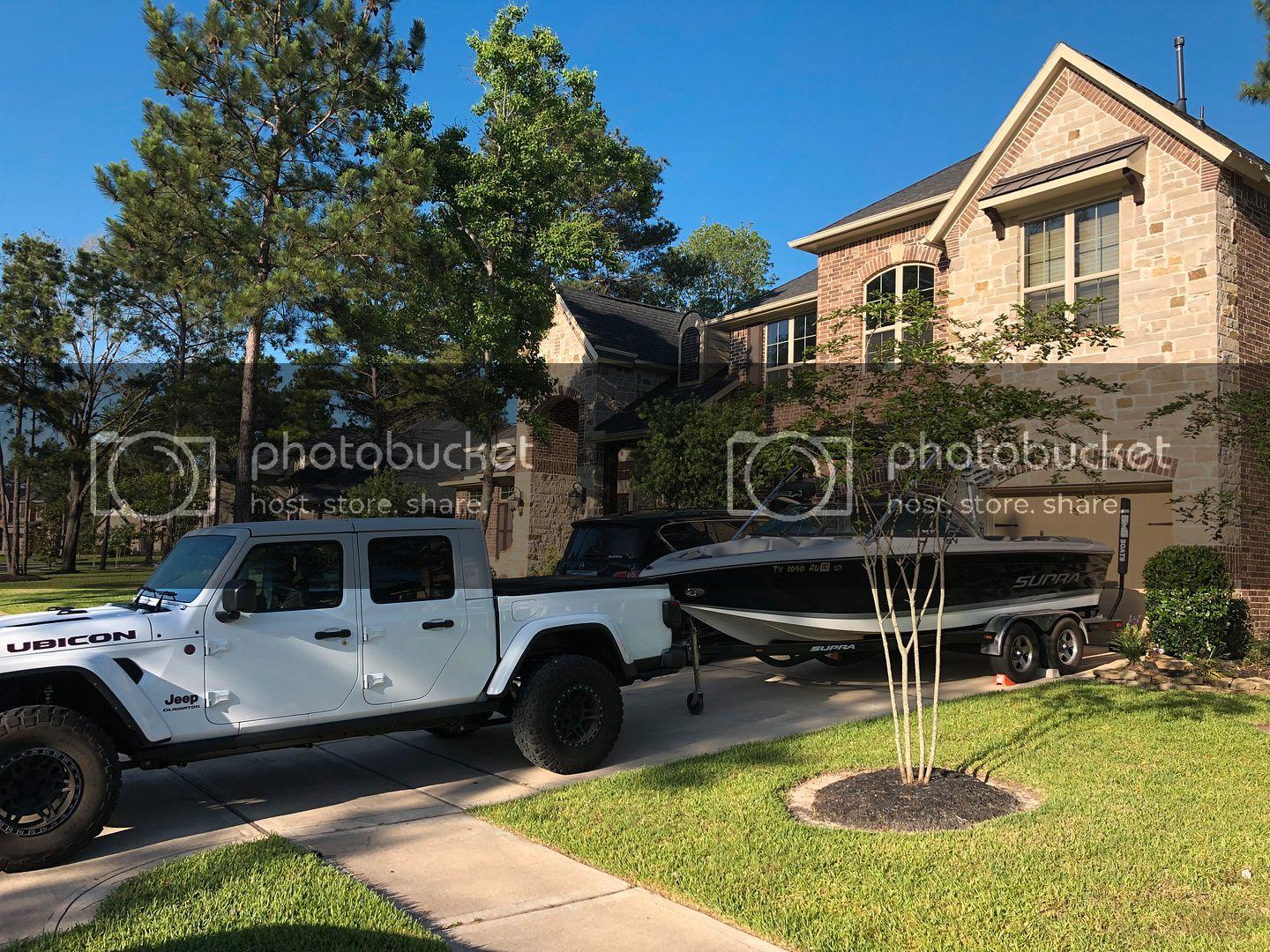Jeep Gladiator Pulling boat IMG_1913_zpsislnggq4