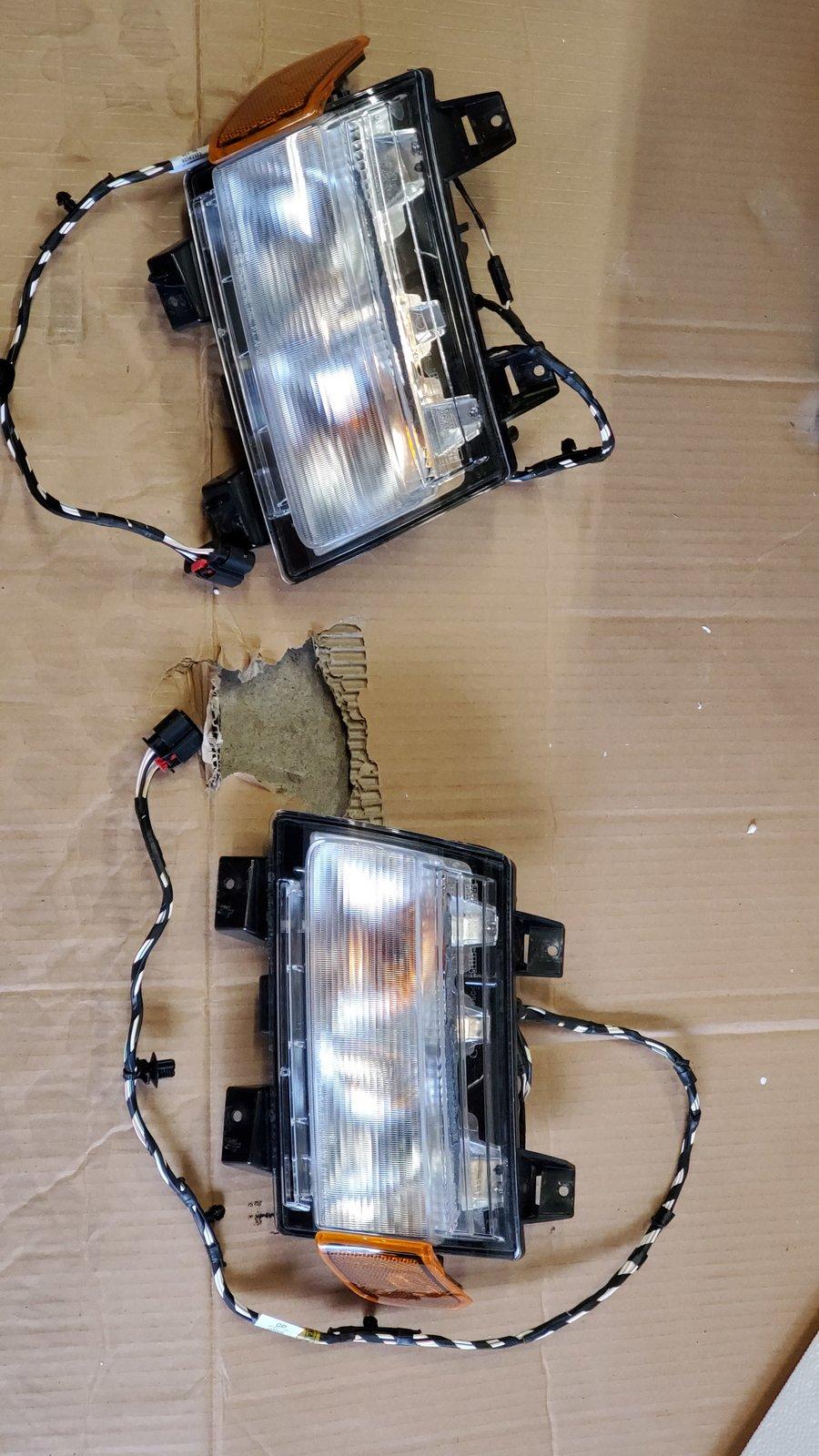 Jeep Gladiator Sport S DRL halogen housings with LED side markers 20200813_185814