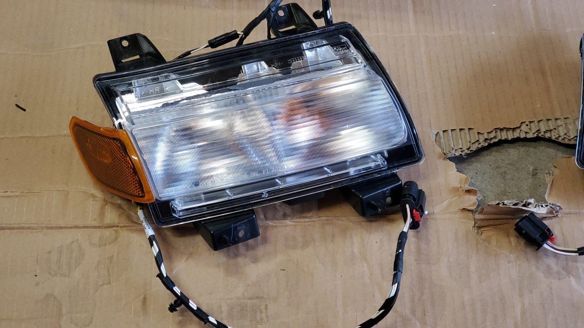 Jeep Gladiator Sport S DRL halogen housings with LED side markers 20200813_185822