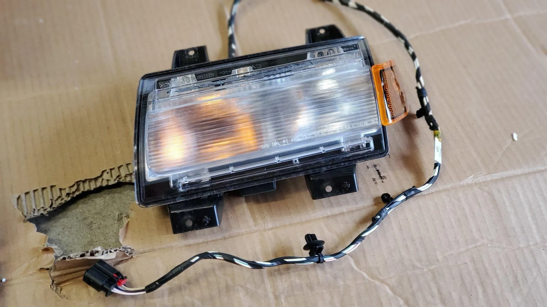 Jeep Gladiator Sport S DRL halogen housings with LED side markers 20200813_185824