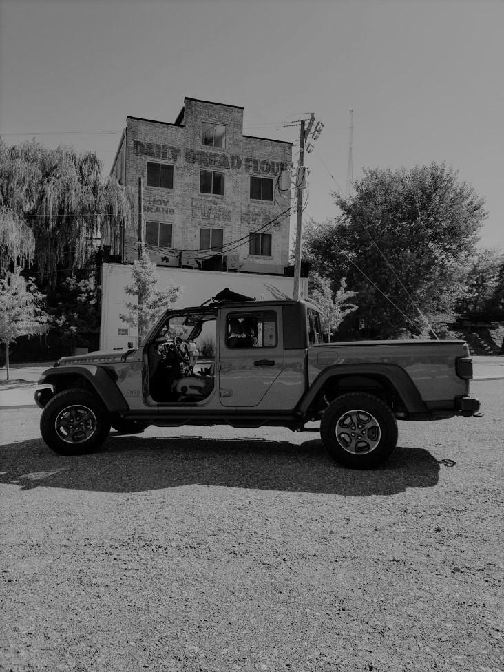 Jeep Gladiator How Does your Gladiator look in black and white photography? 20200809_163440 (2)