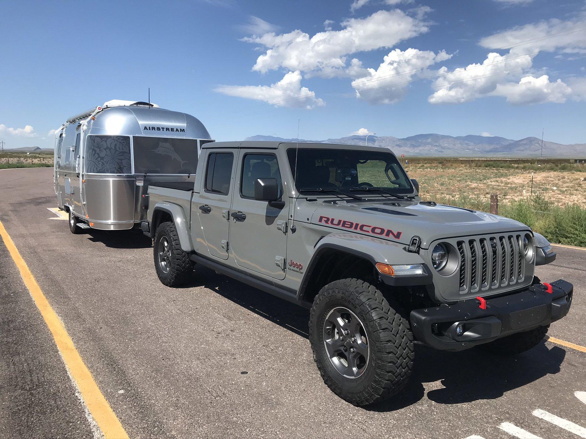 Jeep Gladiator Gladiators and Camper Pictures A691DEF2-416F-4AE9-A1EA-9A453A66E53A