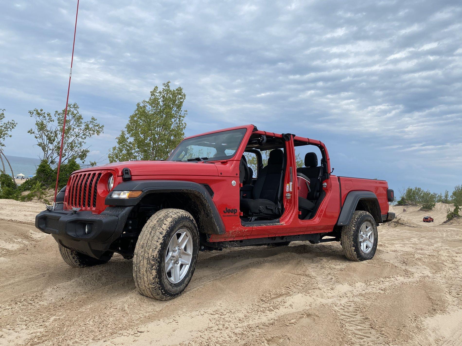 Jeep Gladiator Dunes Safety Flag/Whip mount points? E5FF3DCC-77A0-48F7-96D7-0B27DF9D5504