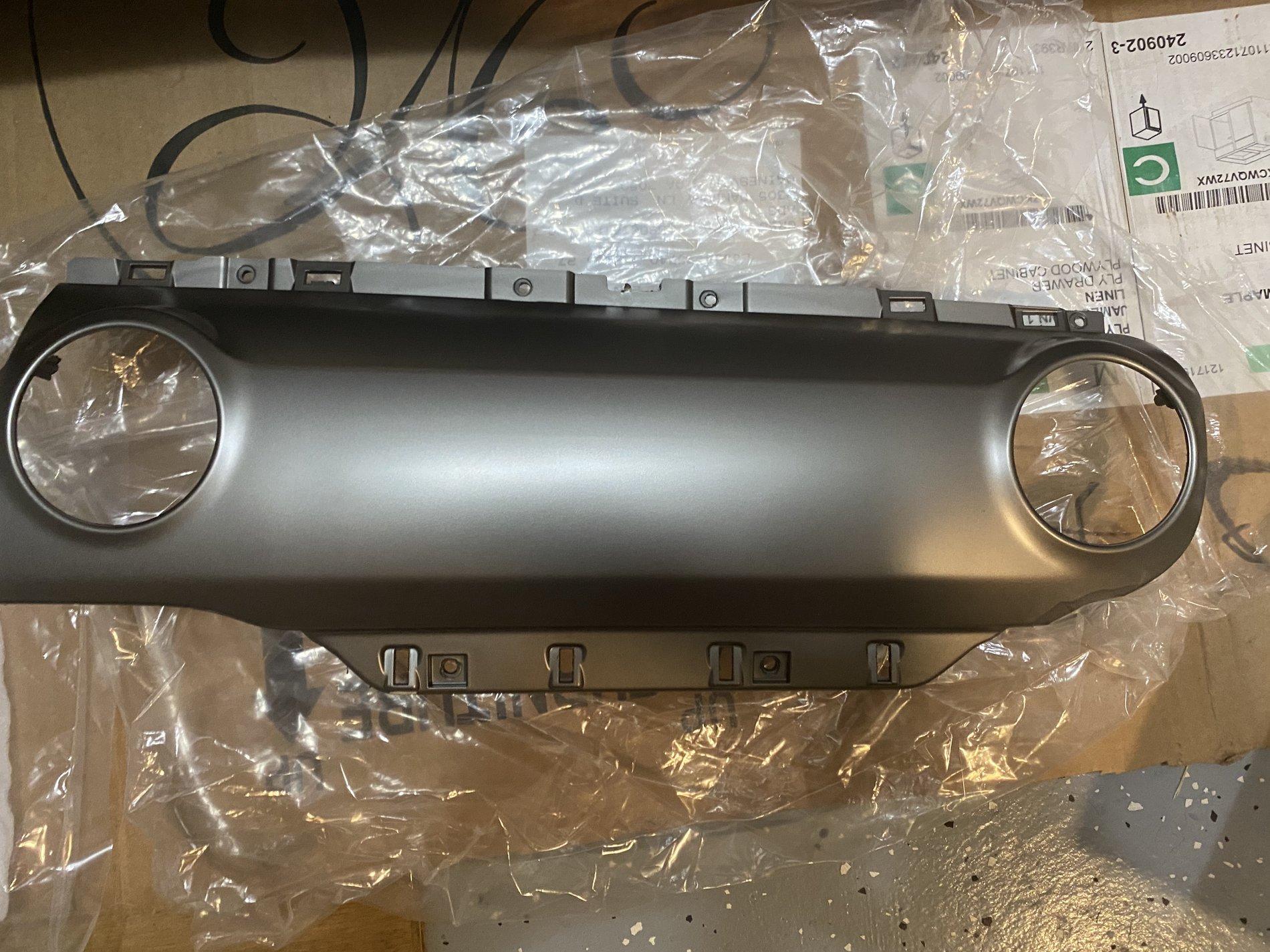 Jeep Gladiator Silver Dash Panels 54EF6B33-3336-46F8-954A-EC4996F121F6