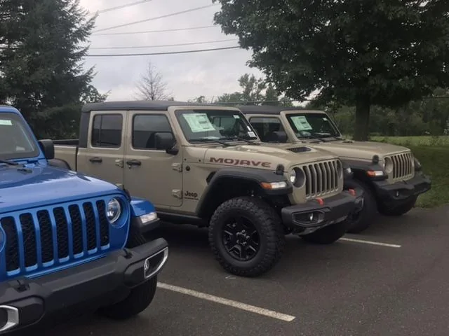 Jeep Gladiator Gobi Mojave next to Gobi Sport side by side comparison look 5D96E987-6E7C-48C7-B0E3-078D40A3C019