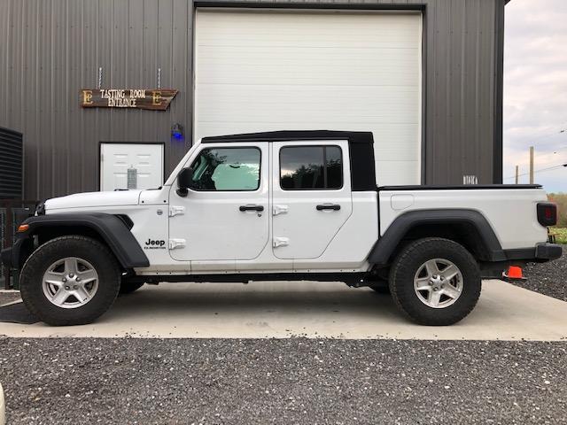 Jeep Gladiator Anyone got pictures or thoughts on 2.5” lift with 33” tires? IMG_4740.JPG