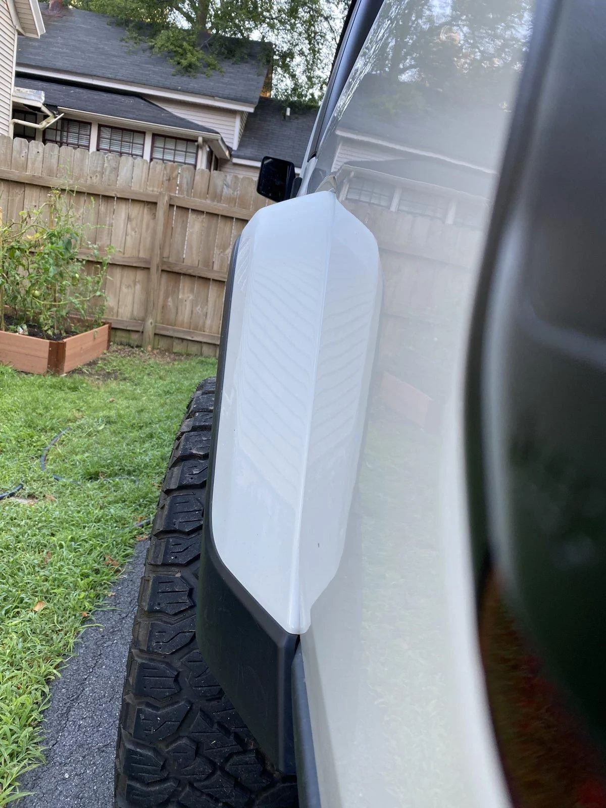 Jeep Gladiator Asymmetrical rear fenders? B49201D6-AE25-418A-BF23-B149A04E288B