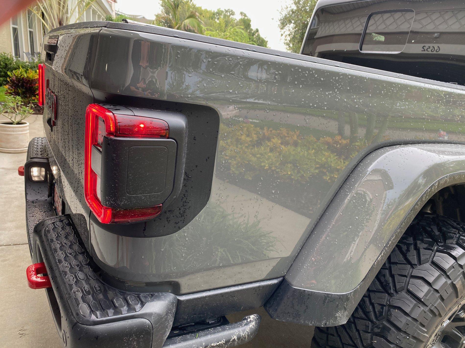 Jeep Gladiator NEW VINYL HOOD AND TAILGATE LE IMG_0324