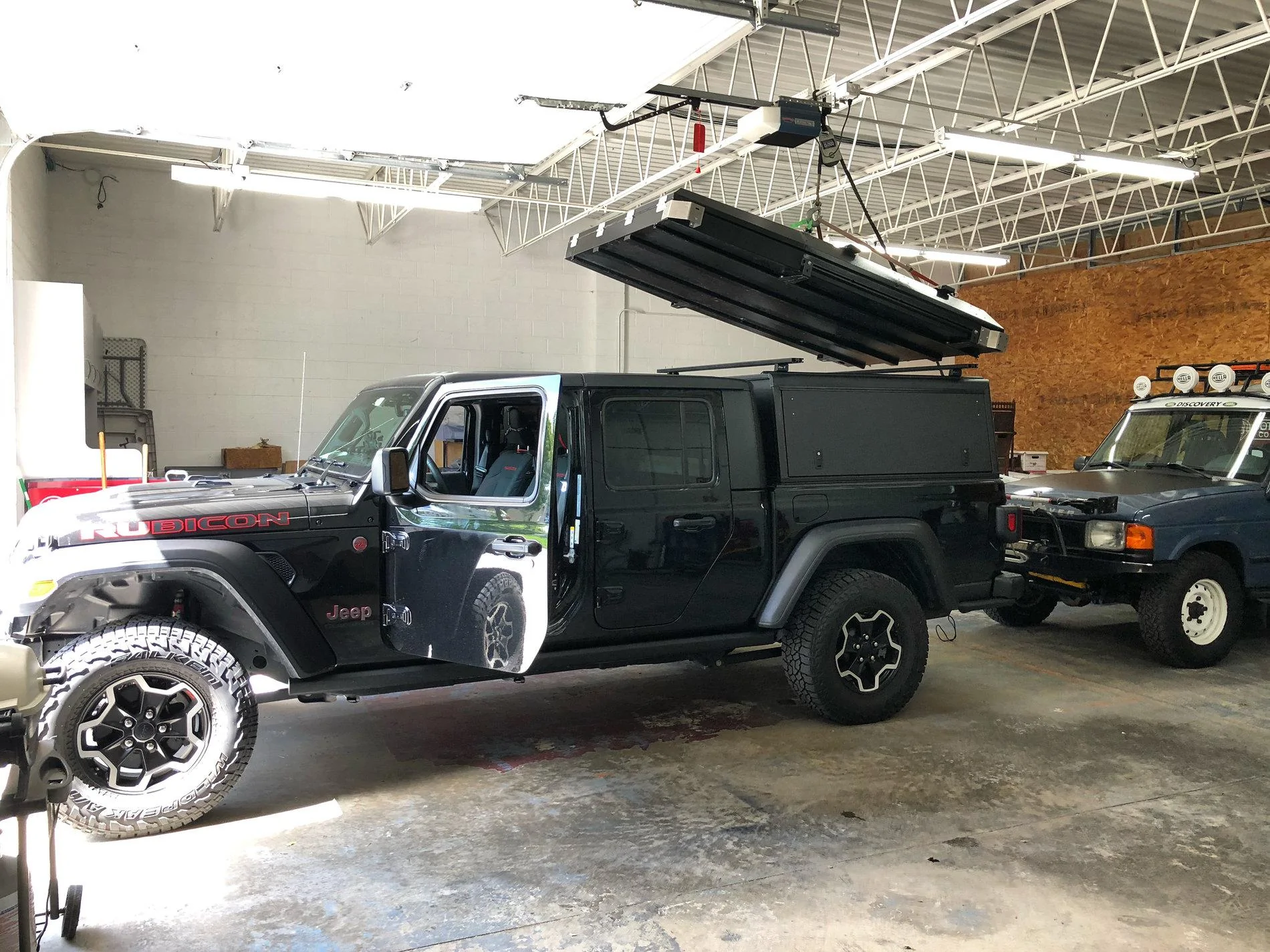 Jeep Gladiator Alu-Cab Gladiator Bed Cap 2303A2AF-BC9C-4CB7-A873-E1381FD9CDAE