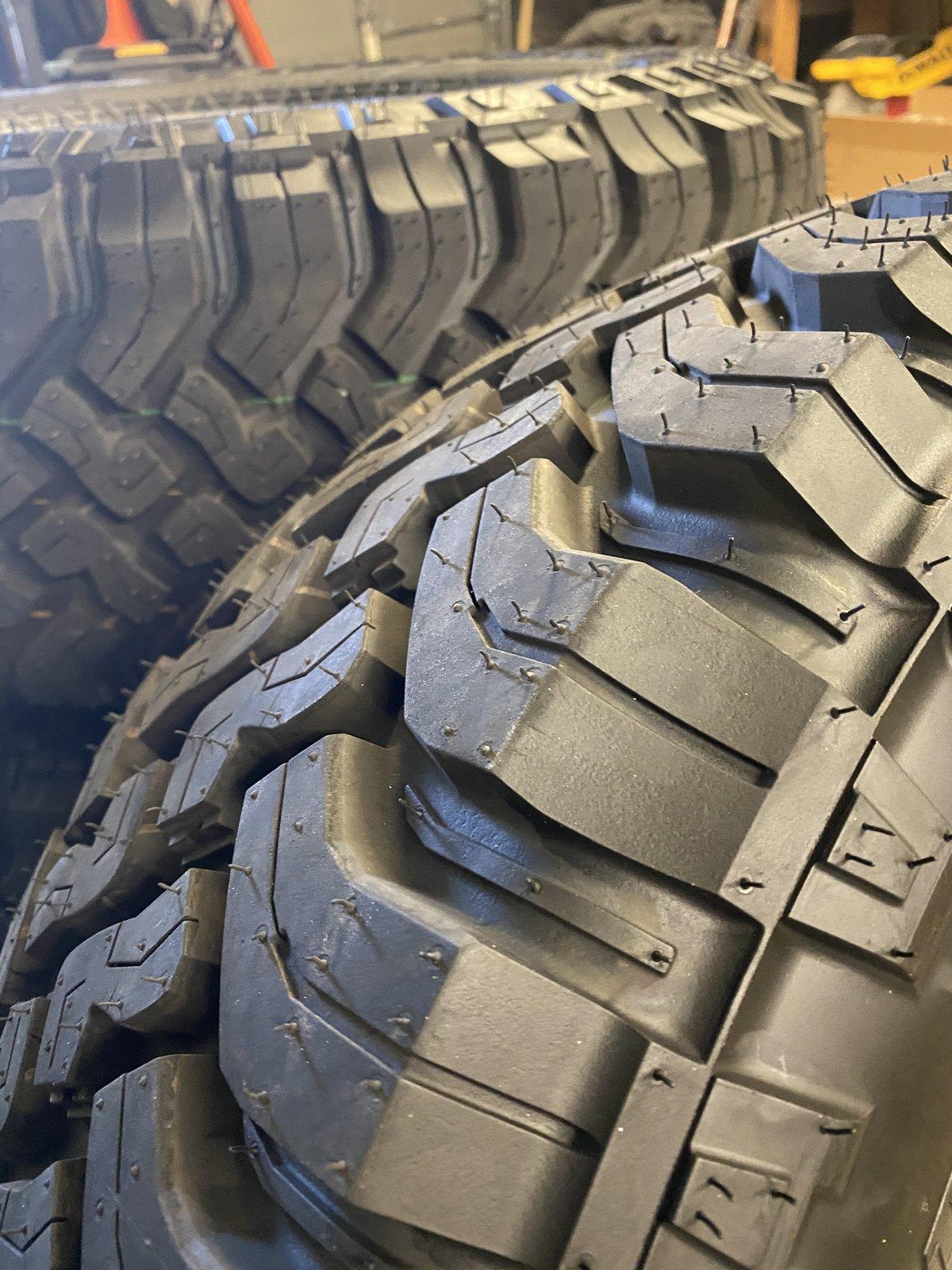Jeep Gladiator Gladiator Rubicon wheel and tires 900$ 779730D9-C2A4-4A48-A332-C003341E25B1