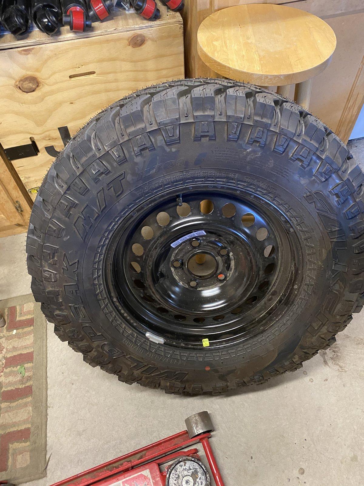 Jeep Gladiator Gladiator Rubicon wheel and tires 900$ 7B62D578-AD47-4149-B9D5-E97DFC381923
