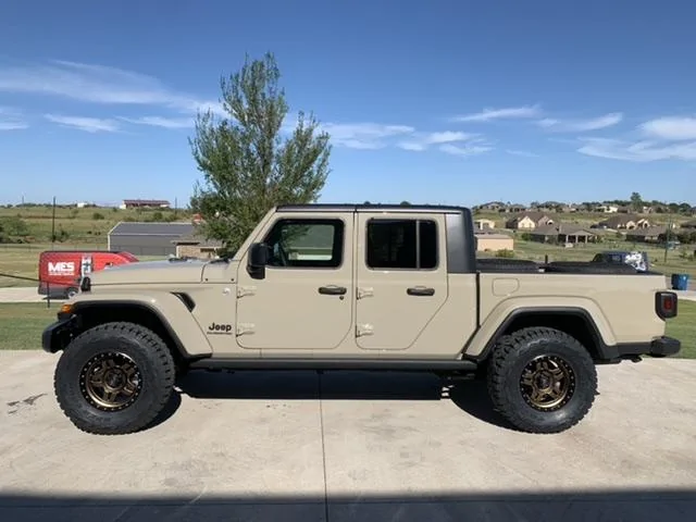Jeep Gladiator GOBI Gladiator JT Club 6852B38D-1236-4099-92AE-214C85E5B387